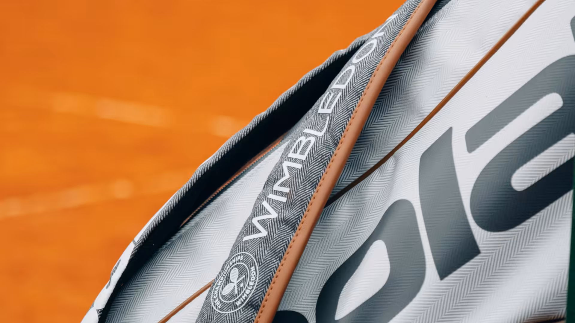 tennistasche auf dem platz
